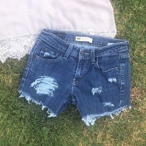 Levi cut off shorts